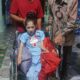 Lurah Kotasiantar Kembali Menyerahkan Bantuan Kursi Roda ke Warga Disabilitas